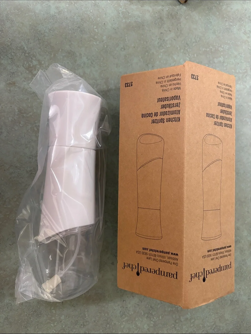 Pampered Chef White and Clear Oil Sprayer